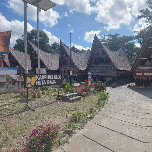 Kampung Ulos Huta Raja